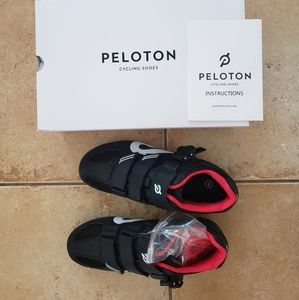Peloton cycling shoes 40, men 7, women 9